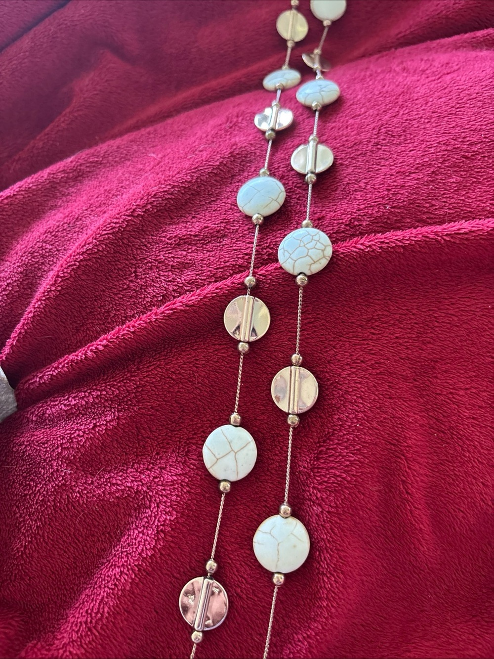 Premier Designs 16”Beige Variegated Beads and Gold Disc and Chain Necklace